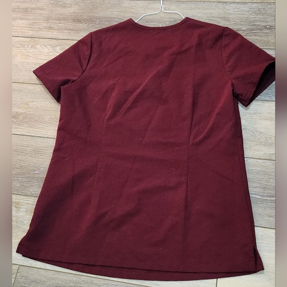 Figs Woman's Maroon V-Neck Scrub Top Size XSmall - Picture 5 of 5